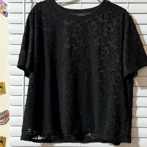 Chic Black Lace Short Sleeve Top